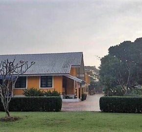 ขายที่ดินพร้อมบ้าน 2 หลัง ขนาด 2 ไร่ ติดถนนใหญ่ เชียงใหม่-แม่โจ้-พร้าว